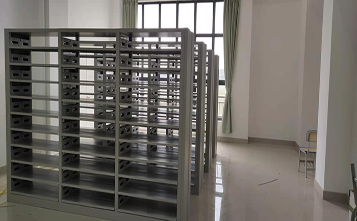 圖書架現(xiàn)場圖 圖書架現(xiàn)場圖